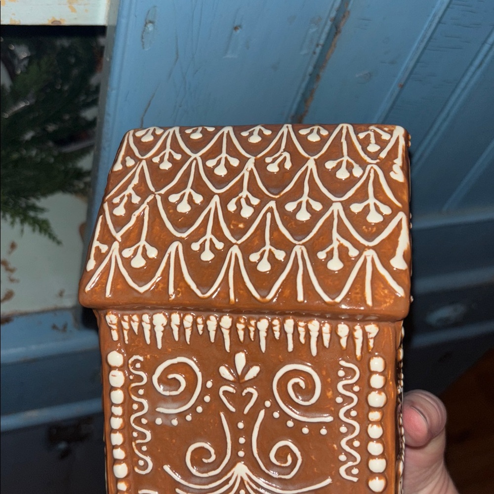 Pottery Barn Gingerbread Village House TALL Brown Stoneware Christmas New - Picture 6 of 6